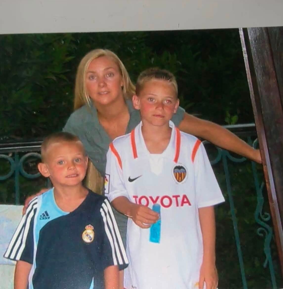Gillian Moore Obituary, Death - Beloved Mother Dies at 49 After Battle With Cancer